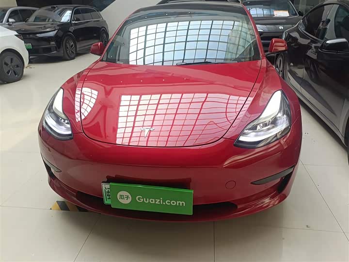 Фото 3 - Tesla Model 3