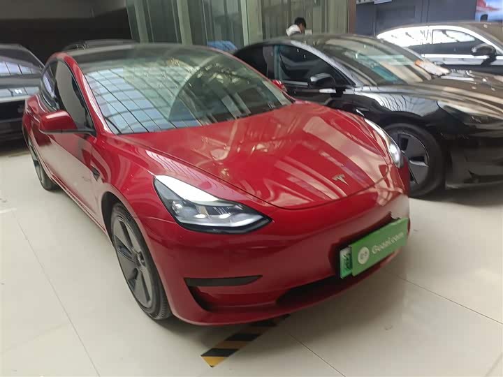 Фото 4 - Tesla Model 3