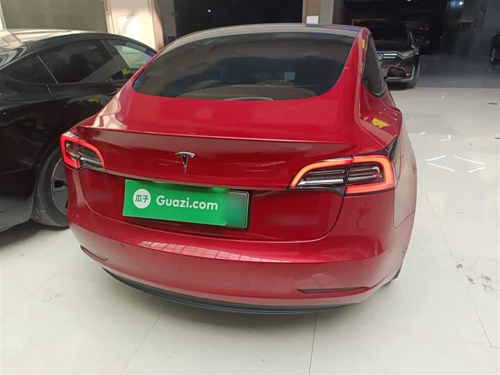 Фото 6 - Tesla Model 3