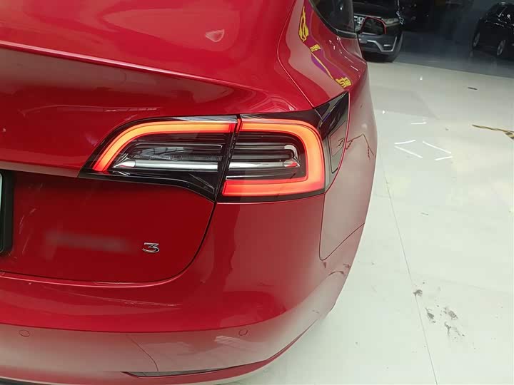 Фото 8 - Tesla Model 3