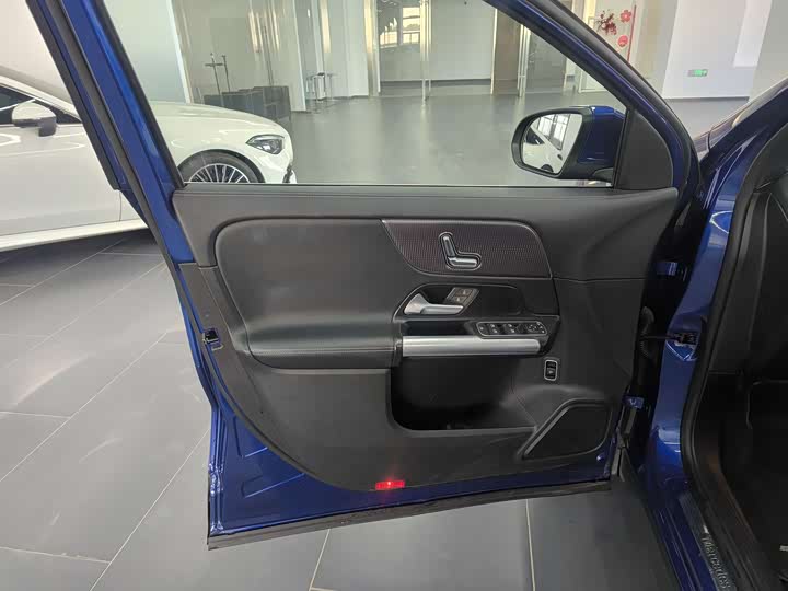 Фото 7 - Mercedes-Benz EQA