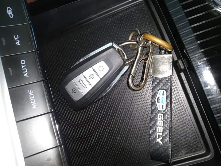 Фото 9 - Geely Monjaro