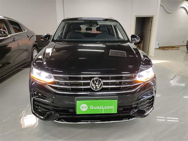 Фото 3 - Volkswagen Tiguan L Pro