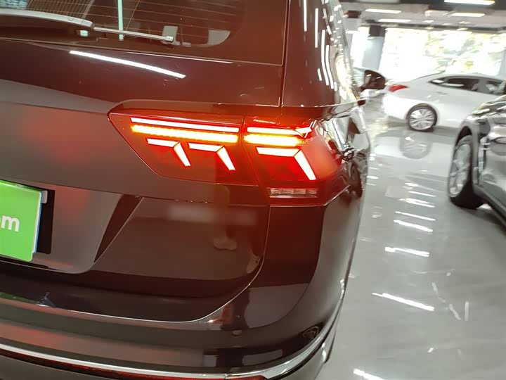 Фото 8 - Volkswagen Tiguan L Pro