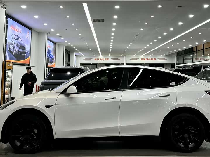 Фото 3 - Tesla Model Y