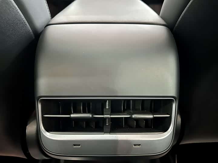 Фото 8 - Tesla Model Y