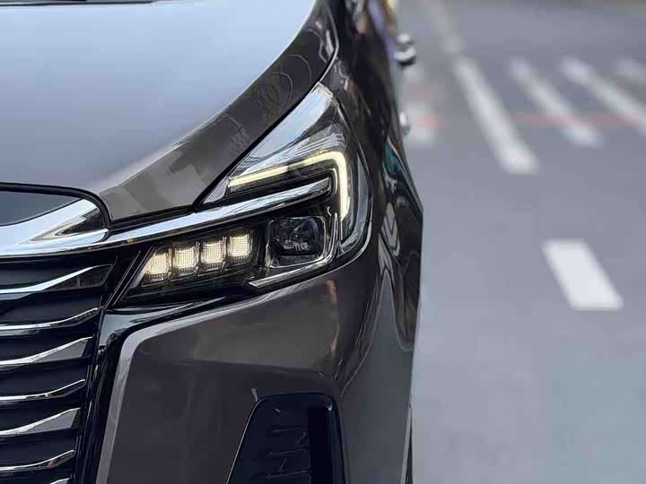 Фото 4 - Buick GL8 ES