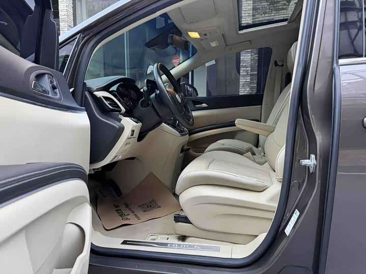 Фото 9 - Buick GL8 ES