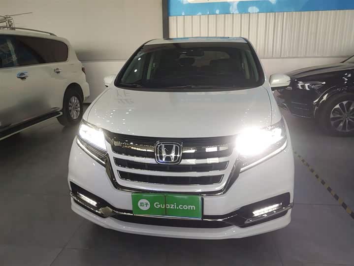 Фото 3 - Honda Elysion