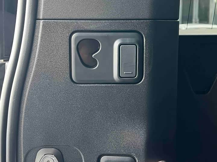 Фото 7 - Land Rover Defender