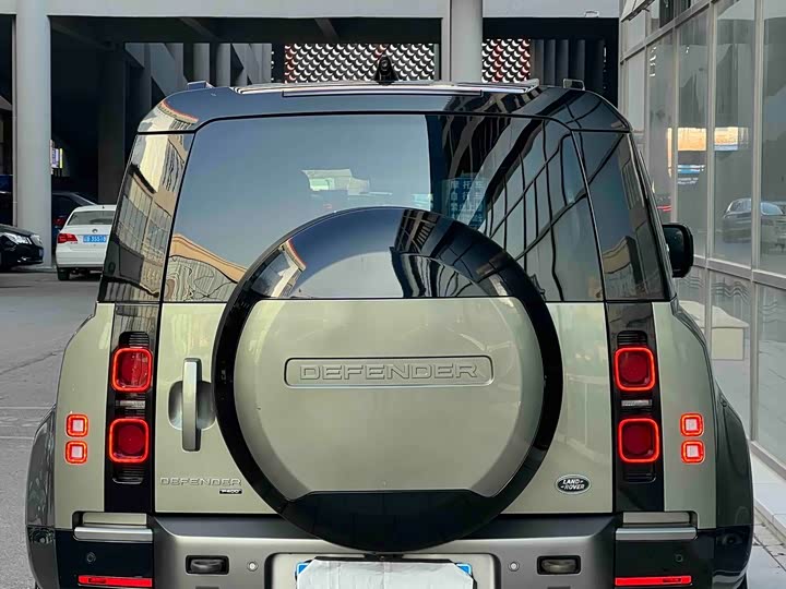 Фото 8 - Land Rover Defender