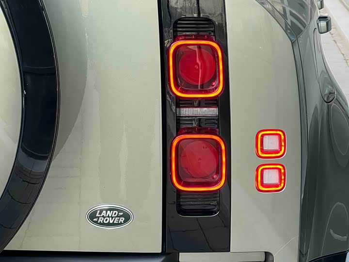 Фото 9 - Land Rover Defender