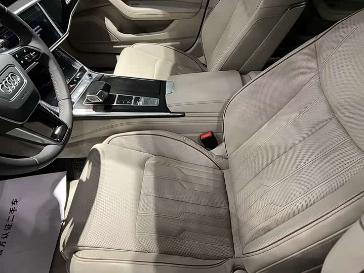 Фото 4 - Audi A6L