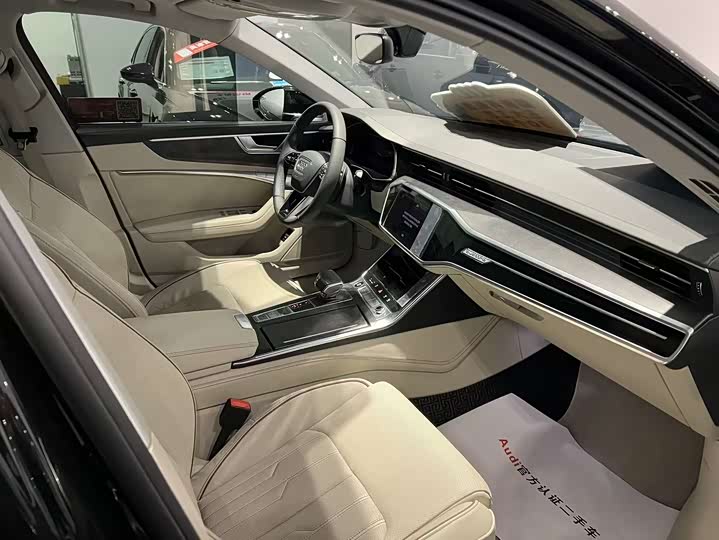 Фото 5 - Audi A6L