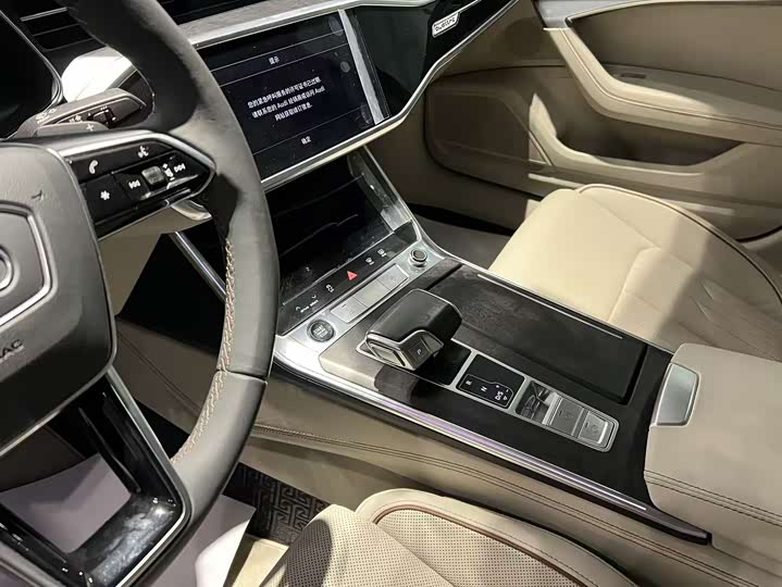 Фото 6 - Audi A6L