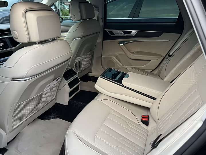 Фото 8 - Audi A6L