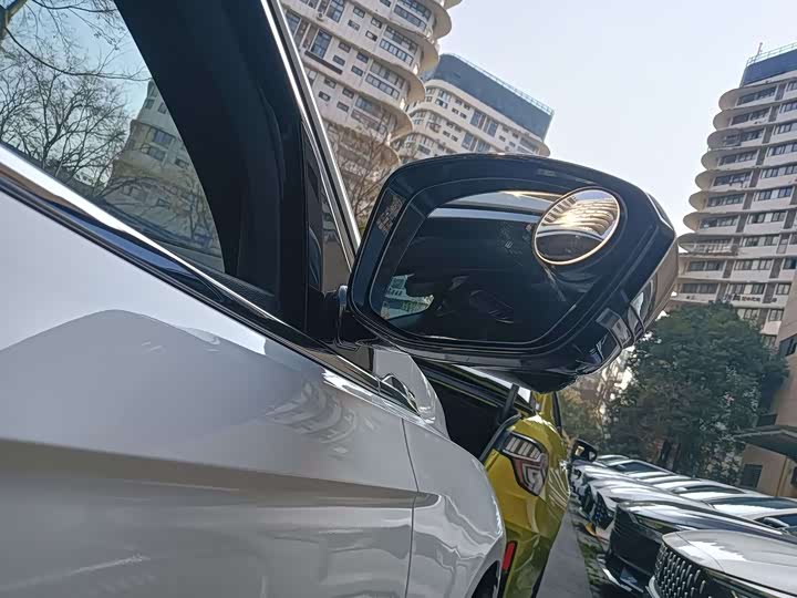 Фото 3 - Geely Preface