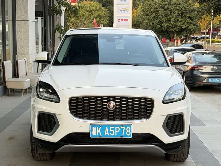 Фото 2 - Jaguar E-Pace