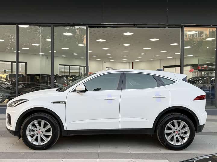 Фото 5 - Jaguar E-Pace