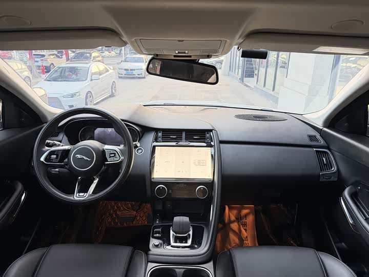 Фото 7 - Jaguar E-Pace