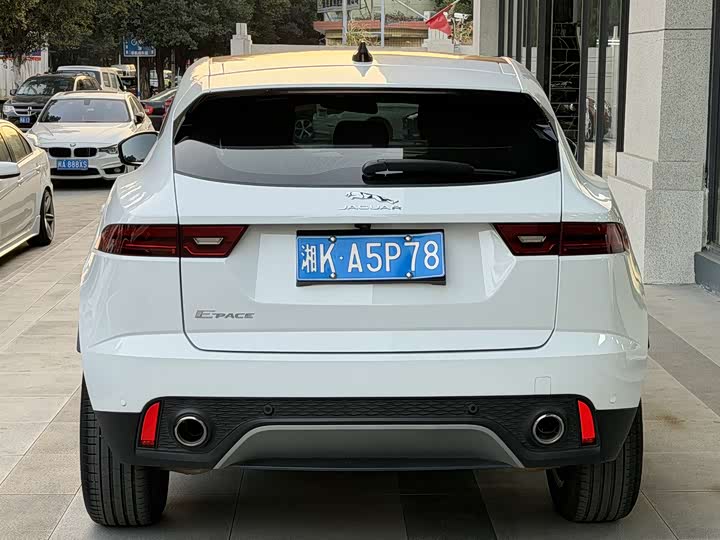 Фото 8 - Jaguar E-Pace