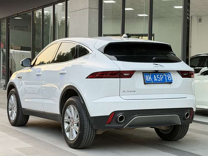 Фото 9 - Jaguar E-Pace
