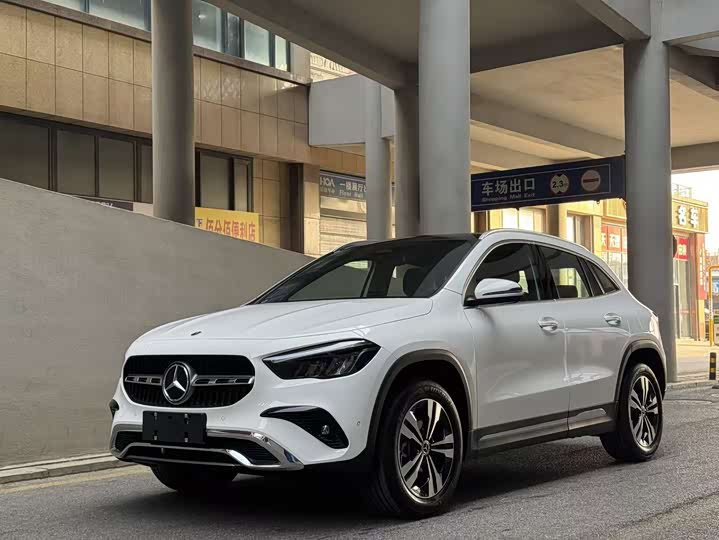 Фото 1 - Mercedes-Benz GLA-Class