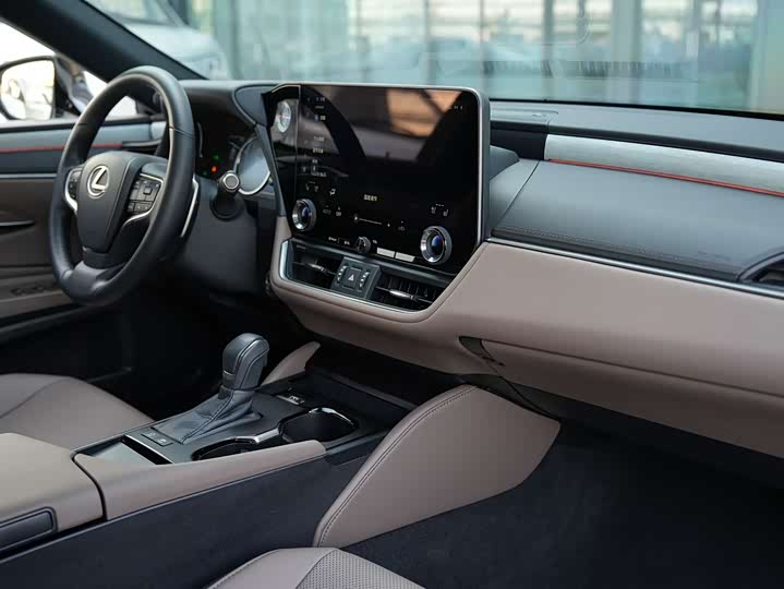 Фото 8 - Lexus ES