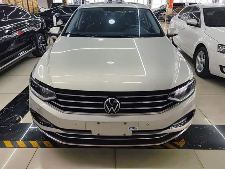 Фото 2 - Volkswagen Magotan