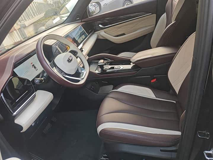 Фото 9 - Geely Monjaro