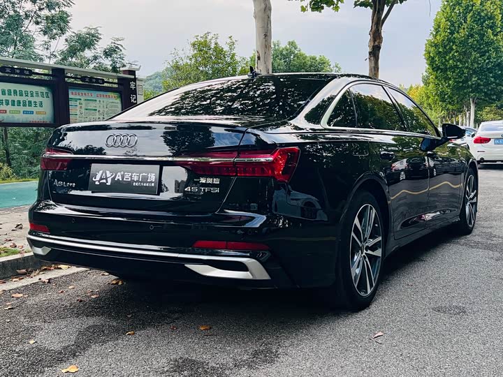 Фото 6 - Audi A6L