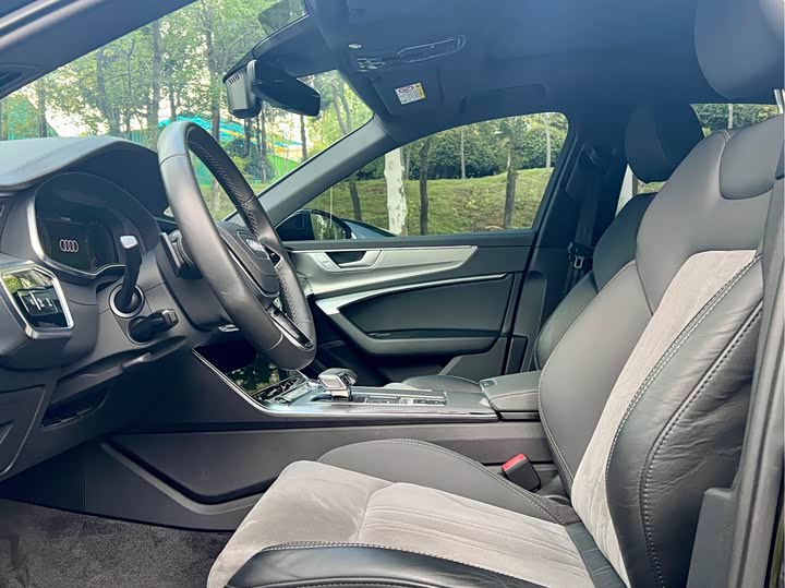 Фото 9 - Audi A6L