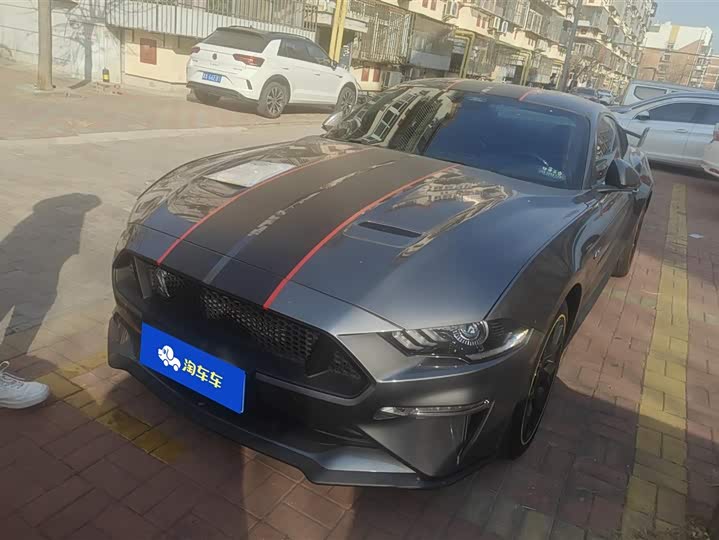 Фото 1 - Ford Mustang