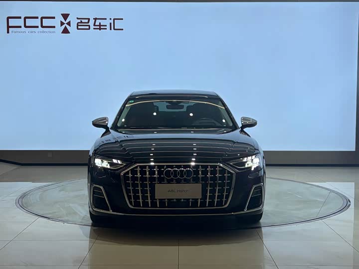 Фото 2 - Audi A8