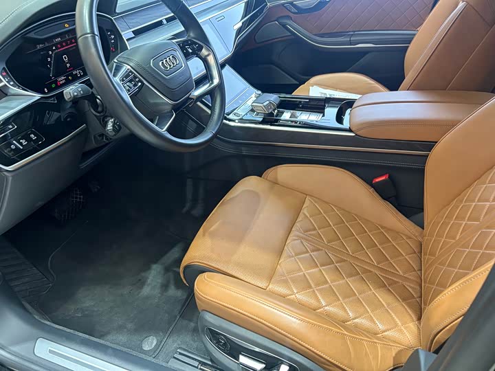 Фото 9 - Audi A8