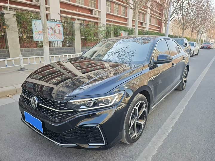 Фото 1 - Volkswagen Passat