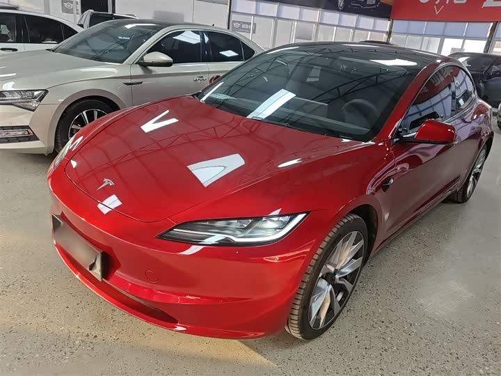 Фото 2 - Tesla Model 3
