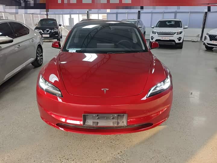 Фото 3 - Tesla Model 3