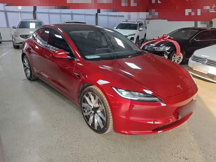 Фото 4 - Tesla Model 3