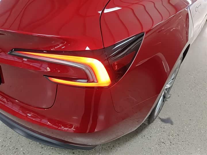 Фото 8 - Tesla Model 3