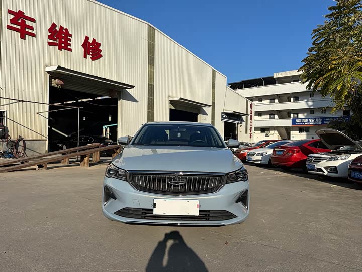 Фото 2 - Geely Emgrand