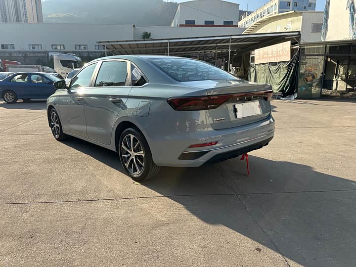 Фото 7 - Geely Emgrand