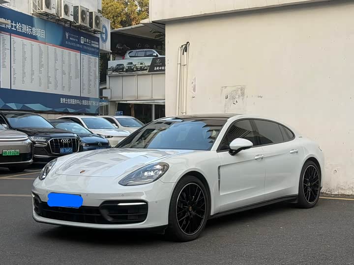 Фото 1 - Porsche Panamera