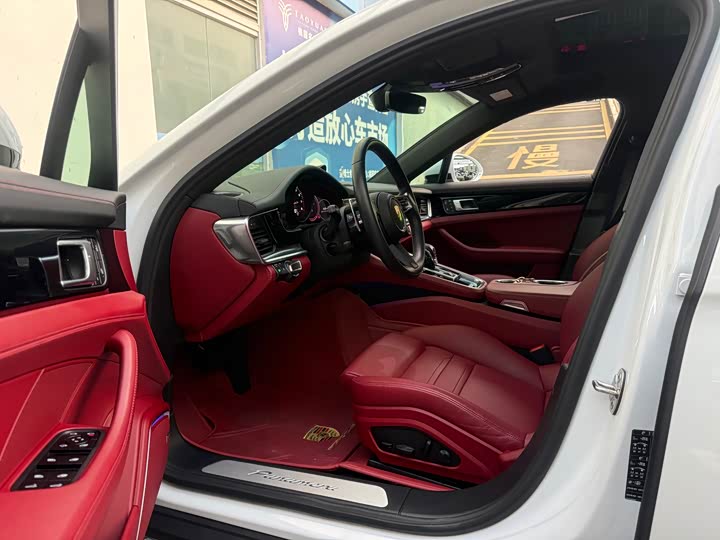 Фото 3 - Porsche Panamera