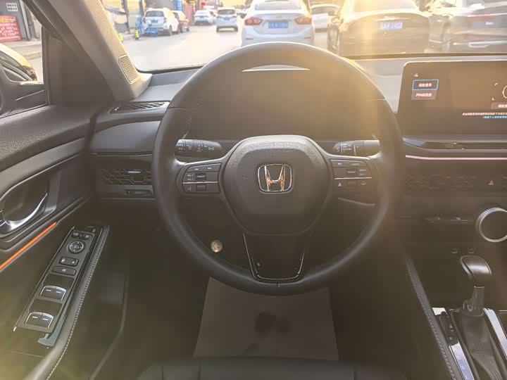 Фото 8 - Honda Accord