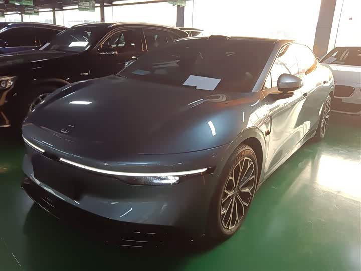 Фото 2 - Zeekr 007