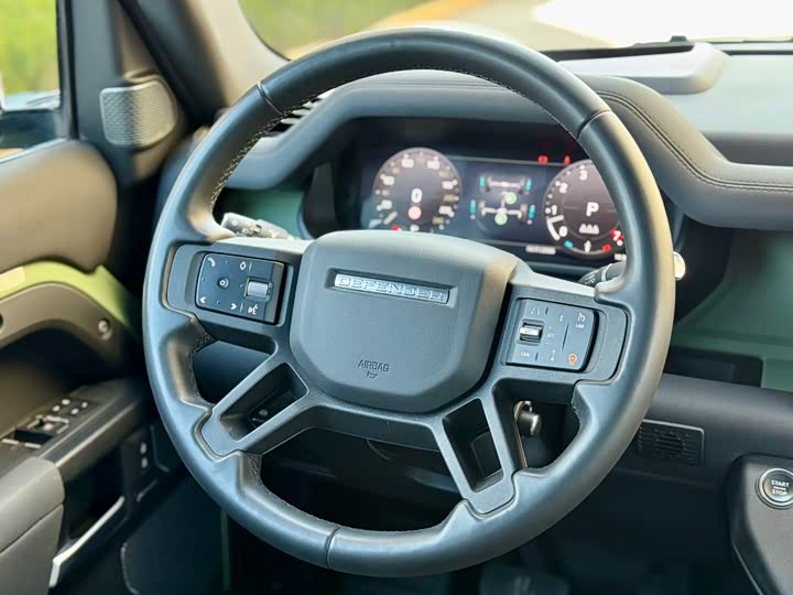 Фото 8 - Land Rover Defender