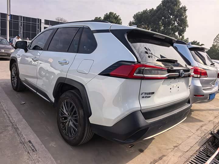 Фото 4 - Toyota Wildlander