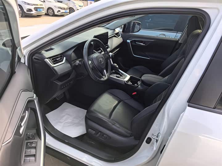 Фото 8 - Toyota Wildlander