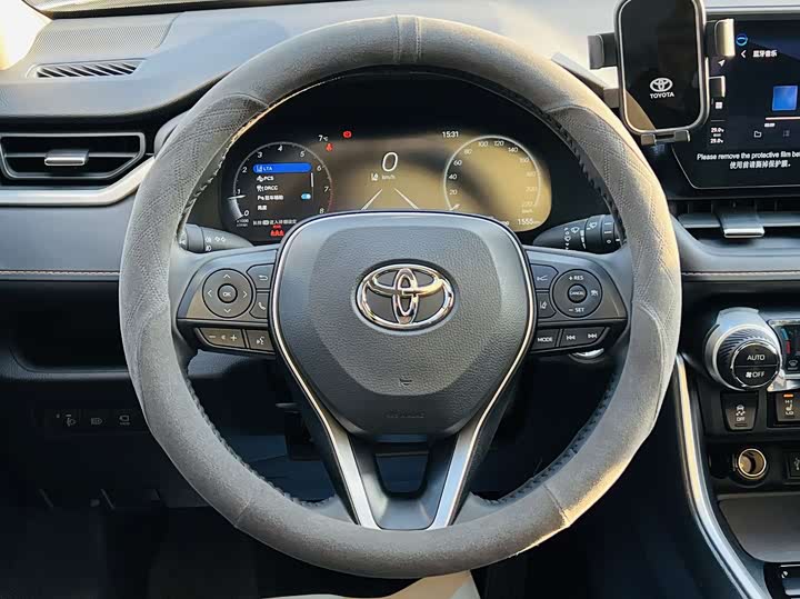 Фото 7 - Toyota RAV4